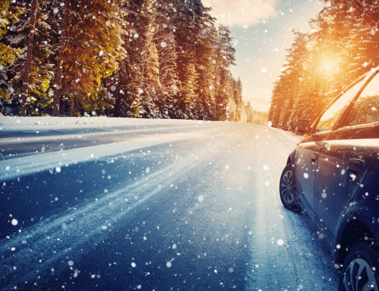 Viaggiare in auto in inverno: i 5 must-have di cui dotarsi