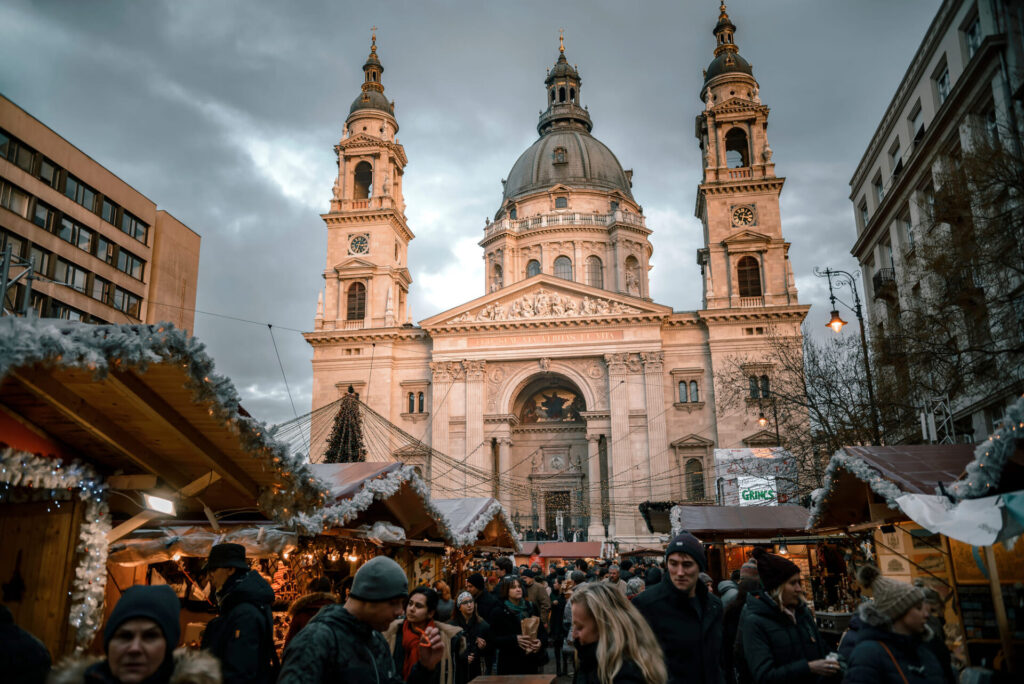 Scopri i 5 mercatini di Natale più belli d'Europa per il 2024! Date, eventi e consigli di viaggio per vivere la magia delle feste.