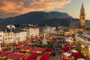 Vivi la magia del Natale 2024 a Bolzano dal 28 novembre: luci, sapori e tradizioni altoatesine ti aspettano al Mercatino di Natale