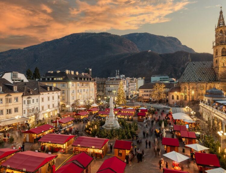 Vivi la magia del Natale 2024 a Bolzano dal 28 novembre: luci, sapori e tradizioni altoatesine ti aspettano al Mercatino di Natale