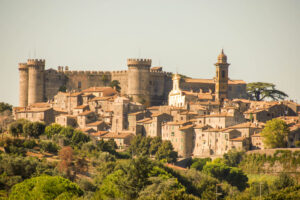 Scopri i castelli infestati d’Italia, dove storia e mistero si intrecciano. Un viaggio tra leggende e apparizioni spettrali.