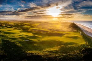 Scopri l’Irlanda 2025: eventi unici, cultura, golf e natura mozzafiato. Un viaggio tra storia, musica e tradizioni.