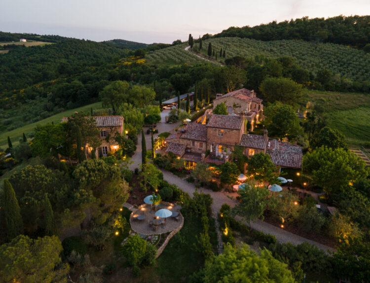 Lupaia, boutique hotel in Toscana, offre charme e ospitalità autentica: è il rifugio ideale tra lusso e natura.