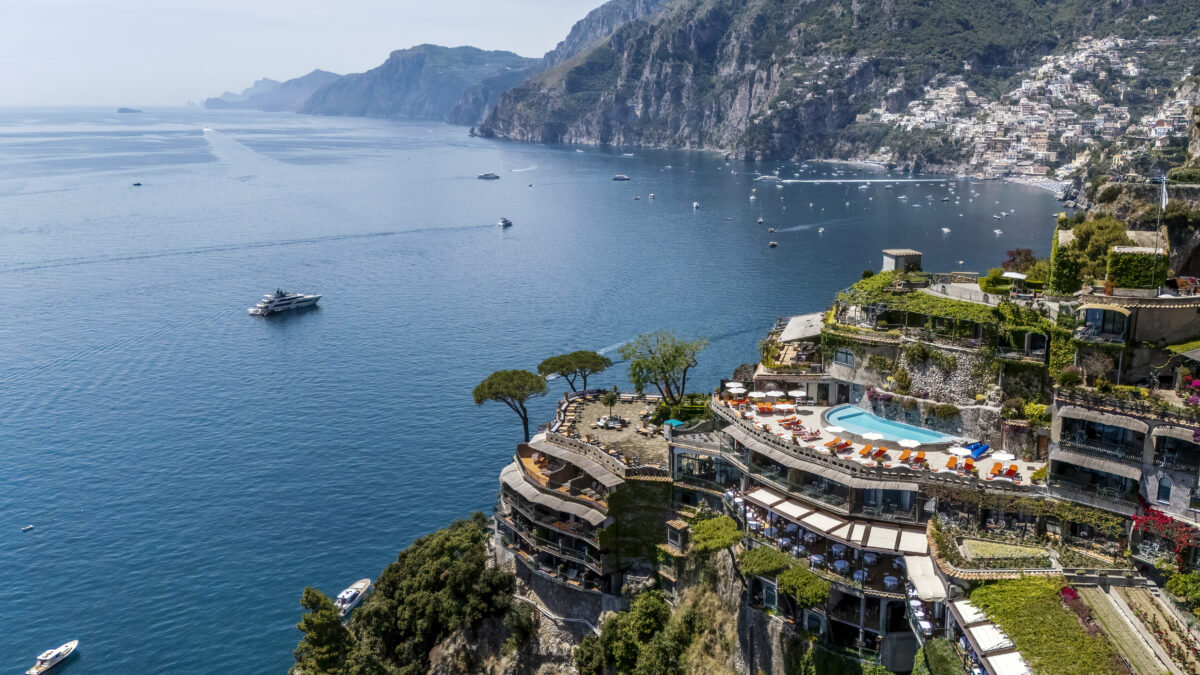 L'Hotel Il San Pietro di Positano è un'icona di lusso sulla Costiera Amalfitana, con viste mozzafiato, cucina gourmet e servizi esclusivi