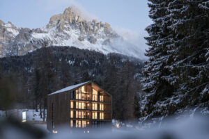 Goditi le ultime sciate e accogli la primavera al Maria Lodge di Obereggen: comfort, lusso sostenibile nel cuore delle Dolomiti