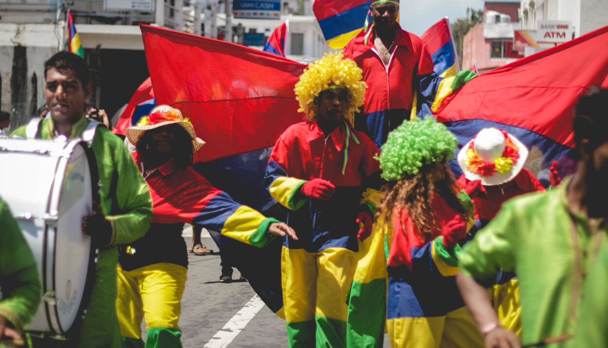 Scopri Mauritius a marzo tra Holi, Ougadi e il Giorno dell’Indipendenza. Vivi un viaggio ricco di cultura, tradizioni e celebrazioni uniche!