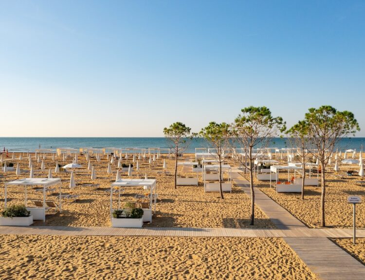 A Bibione ombrelloni e lettini gratis fino al 17 maggio. Vivi il mare in anticipo e scopri eventi e natura tra relax e benessere!